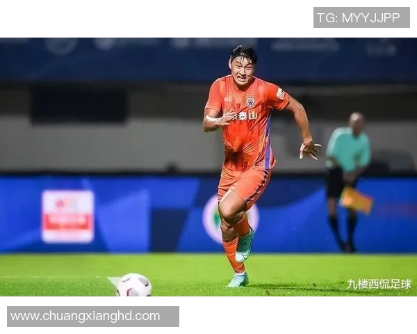 足球明星在中国街头踢野球展现风采引发球迷热潮